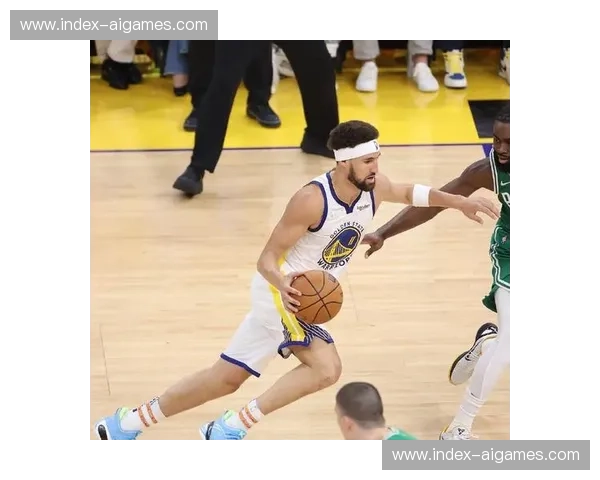 雷恩体育总监谈建队哲学:我们追求的是攻防两端的平衡与效率。 雷恩体育总监谈建队哲学:我们追求的是攻防两端的平衡与效率。